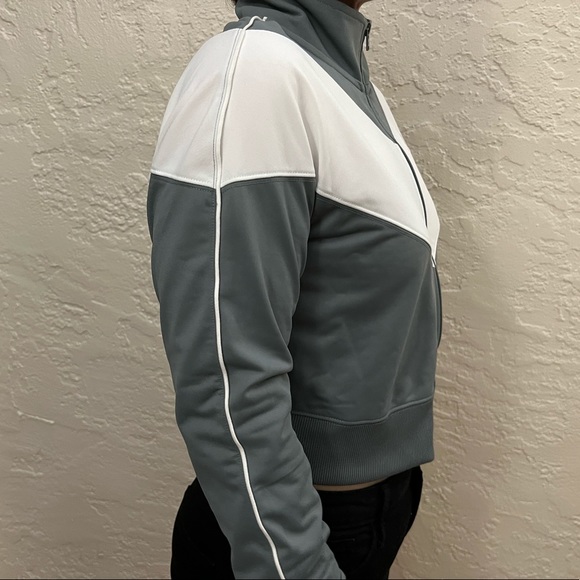 Nike Crop Jacket - Picture 2 of 2